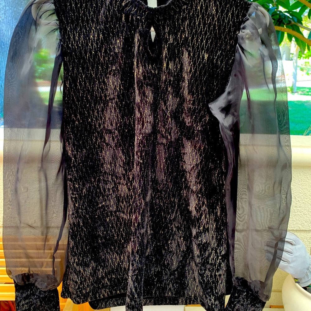 Nice blouse for a women.
